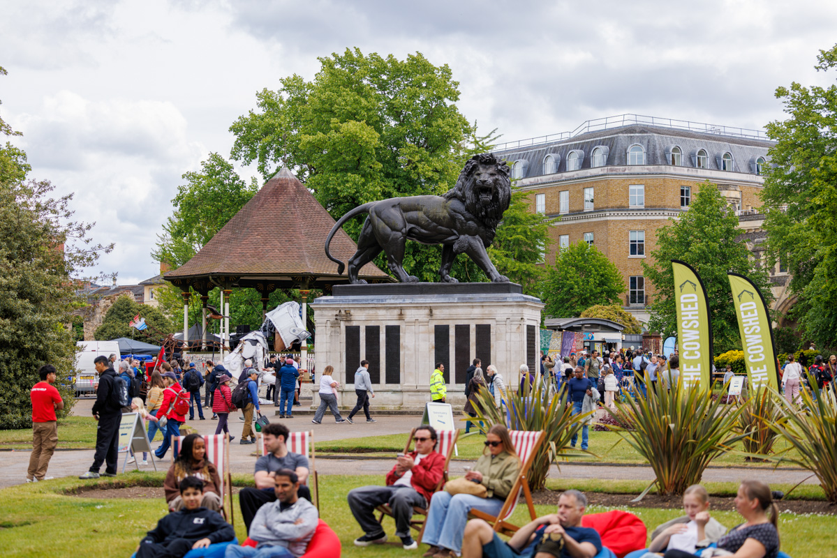 Crowds in Forbury Gardens by the lion statue